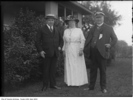 Titre original&nbsp;:  William Lyon Mackenzie King with Lady and Sir Henry Pellatt at Lake Marie. 1911. City of Toronto Archives, Fonds 1244, Item 4019, William James family fonds. Lake Marie was the Pellatts' summer home.