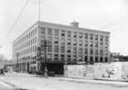 Titre original&nbsp;:  [The McLennan and McFeely Company building on the corner of Cordova Street and Columbia Street] - City of Vancouver Archives