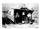 Titre original&nbsp;:  Fort George Tribune office, John Houston on left

Photographer Unknown 

Photo taken 1910 

BC Archives # D-07317