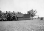 Original title:  Cayuga Long House. Six Nations Reserve, Ontario. Library and Archives Canada. Date: 1875-July 1925. Item ID number:3367407. 