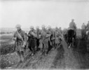 Original title:  Soldats canadiens revenant des tranchées durant la bataille de la Somme. 