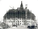 Titre original&nbsp;:    Description English: Construction of the Bessborough Hotel in Saskatoon, Saskatchewan, Canada in 1931. Date 1931 Source http://scaa.sk.ca/gallery/saskatoon/ch_05_image_13.html Author Leonard A. Hillyard

