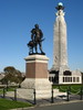 Titre original&nbsp;:    Description English: Plymouth Hoe: Sir Francis Drake The famous Sir Fancis Drake's statue on Plymouth Hoe with the War Memorial in the background. Date 4 November 2006(2006-11-04) Source From geograph.org.uk Author Brian

Camera location 50° 21' 54.91" N, 4° 8' 31.89" W This and other images at their locations on: Google Maps - Google Earth - OpenStreetMap (Info)50.365254;-4.142191

