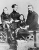 Titre original&nbsp;:    Description Alexander Graham Bell with his wife Mabel Gardiner Hubbard and their children Elsie May Bell (far left) and Marian Hubbard Bell. Date circa 1885(1885) Source   This image is available from the United States Library of Congress's Prints and Photographs division under the digital ID ppmsc.00856. This tag does not indicate the copyright status of the attached work. A normal copyright tag is still required. See Commons:Licensing for more information. العربية | Česky | Deutsch | English | Español | فارسی | Suomi | Français | Magyar | Italiano | Македонски | മലയാളം | Nederlands | Polski | Português | Русский | Slovenčina | Türkçe | 中文 | ‪中文(简体)‬ | +/− Author Not listed; part of the LOC's Gilbert H. Grosvenor Collection of Photographs of the Alexander Graham Bell Family.

