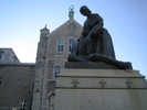 Titre original&nbsp;:    Statue de Jeanne Mance, Hôpital Hôtel Dieu, Montreal.

Photo by User:Gene.arboit

