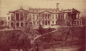 Titre original&nbsp;:    Description English: Osgoode Hall in Toronto, Ontario, Canada. Date 1884 Source Law Society of Upper Canada, Reference code: P763 Author Unknown


