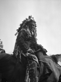 Titre original&nbsp;:  Peter Wesley, Stoney, at Banff, Alberta. Image courtesy of Glenbow Museum, Calgary, Alberta.