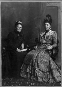 Original title:  Lady Aberdeen (at right), first president and founder of the National Council of Women of Canada with Lady Taylor, her successor as president / Lady Aberdeen (à droite), fondatrice et première présidente du Conseil national des femmes du Canada, en compagnie de sa successeure, lady Taylor. 
Reference No. / Numéro de référence : MIKAN 3366136.
Credit / Mention de source : Mrs. John H. Acheson. Library and Archives Canada, PA-057319 / Mrs. John H. Acheson. Bibliothèque et Archives Canada, PA-057319.