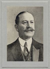 Original title:  George Robert Smith. Créateur: Livernois Québec. Date: [Vers 1920]. http://numerique.banq.qc.ca/patrimoine/details/52327/3113957 
