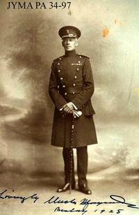 Titre original&nbsp;:  Colonel Maynard Rogers in uniform [ca. 1928]. Image courtesy of Jasper-Yellowhead Museum and Archives (PA 34-97).