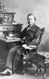 Titre original&nbsp;:  "William Hardisty, chief factor, Hudson's Bay Company.", [ca. 1880s] (CU174983) by Inglis, J.. Courtesy of Libraries and Cultural Resources Digital Collections, University of Calgary.