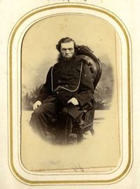 Titre original&nbsp;:  Titre : Henry James Friel, journaliste, homme politique et fonctionnaire, maire d'Ottawa

Créateur : Wm. & Geo. McComb, Photographers, Ottawa, C.W

Date : 1863

Source: https://numerique.banq.qc.ca/patrimoine/details/52327/3264034 