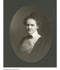 Original title:  Annie Caroline MacDonald, Graduation portrait, 1901.

Creator: Park Bros., Toronto

Credit: University of Toronto Archives