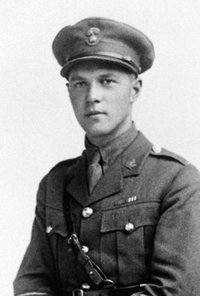 Titre original&nbsp;:    Description English: Samuel Lewis Honey VC Date 1917 Source http://www.cmp-cpm.forces.gc.ca/dhh-dhp/gal/vcg-gcv/bio/honey-sl-eng.asp Author Unknown

Died in 1918



