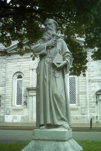 Original title:    Description English: Nicolas Viel Français : Nicolas Viel, l'une des deux statues placées devant l' église de la Visitation à Montréal; l'autre étant Ahuntsic. Date 27 September 2009(2009-09-27) Source J'ai pris moi-même ce cliché Author Jean Gagnon

