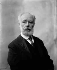 Titre original&nbsp;:  Hon. Sir Louis Henry Davies (Puisne Judge, Supreme Court of Canada) b. May 4, 1845 - d. May 1, 1924. 