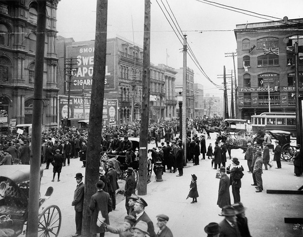 Original title:    Description English: Anti-conscription parade at Victoria Square, Montreal, Quebec, Canada. Opposition to conscription in Canada was widespread (including farmers, employers, recent immigrants), but open opposition was left to French-speakers, primarily in Quebec. Français : Défilé anti-conscription au square Victoria, Montréal (Québec, Canada). Nombreux sont ceux au Canada qui s'opposent à la conscription (par exemple, des fermiers, des employeurs, des récents immigrants), mais ils laissent toute forme d'opposition ouverte aux francophones. Date 17 May 1917(1917-05-17) Source This image is available from the McCord Museum under the access number ANC-C6859 This tag does not indicate the copyright status of the attached work. A normal copyright tag is still required. See Commons:Licensing for more information. Deutsch | English | Español | Français | Македонски | Suomi | +/− This