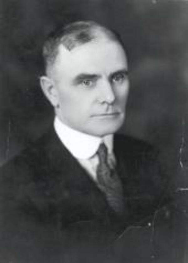 Titre original&nbsp;:  Photograph of Alexander James McPhail, a Canadian Agricultural reformer, organizer, and the Canadian Wheat Pool president in 1924. Saskatchewan Archives Board R-A3586. 