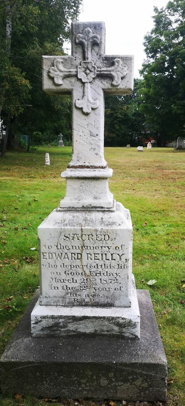 Original title:  Edward Reilly gravestone. From: FindAGrave.com. Photo credit: Terra.