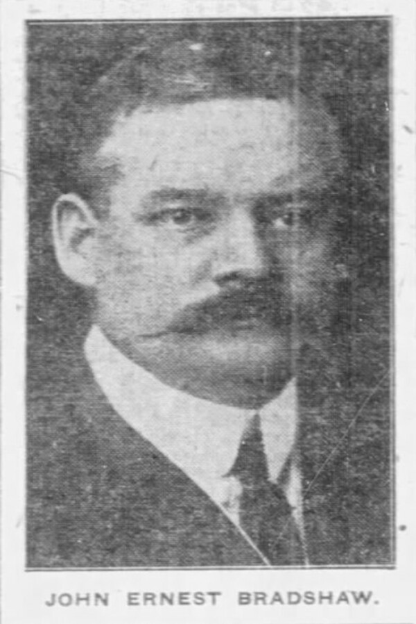 Titre original&nbsp;:  John Ernest Bradshaw. The Leader-Post, 26 December 1917, page 9.